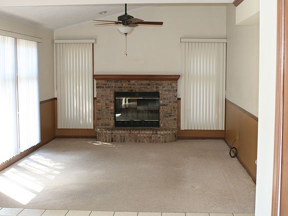 3rd image of 8914 Hanlon Ave