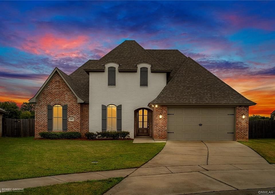 1st image of 215 Roanoke Cir