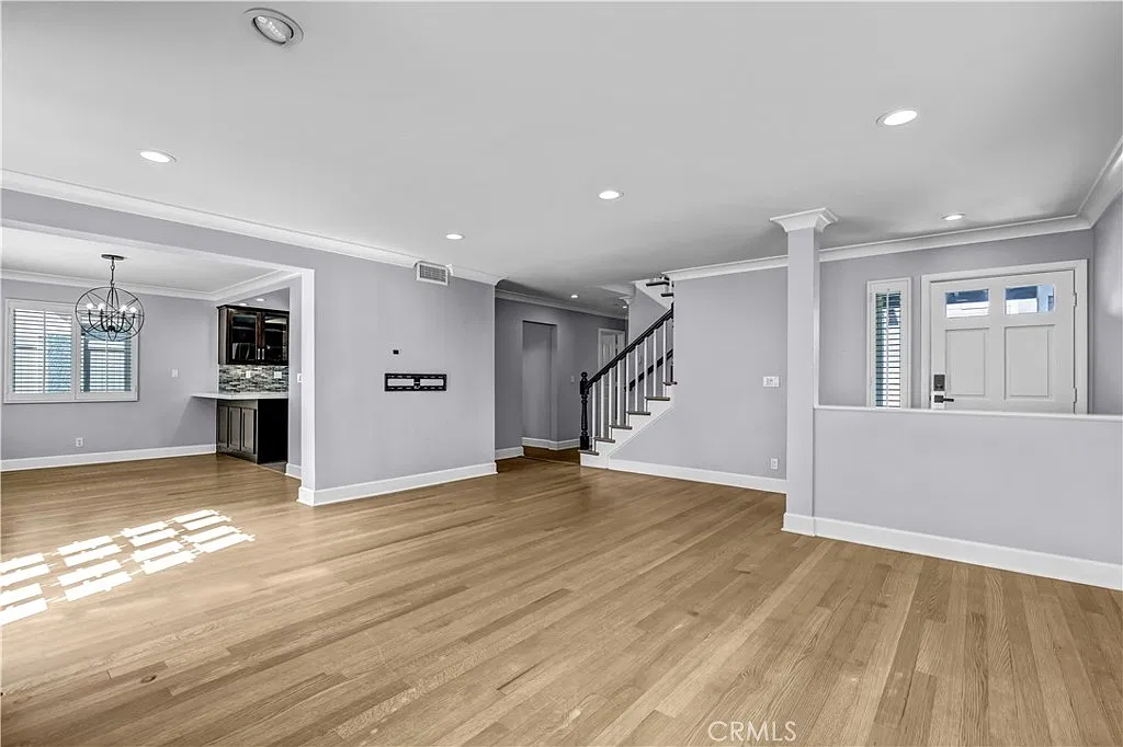 4 bed, 2093 sqft, $6,300 — Photo 3