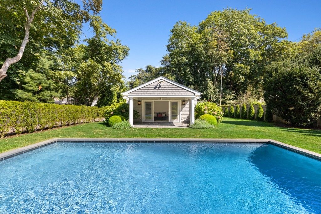  Sparkling heated gunite Pool