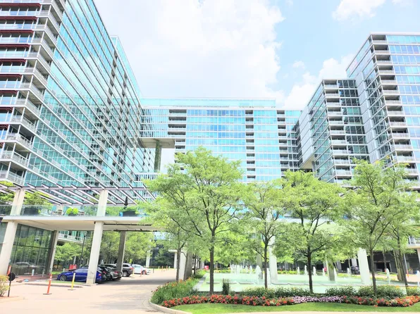 9715 Woods Dr Unit 905, Skokie, IL 60077