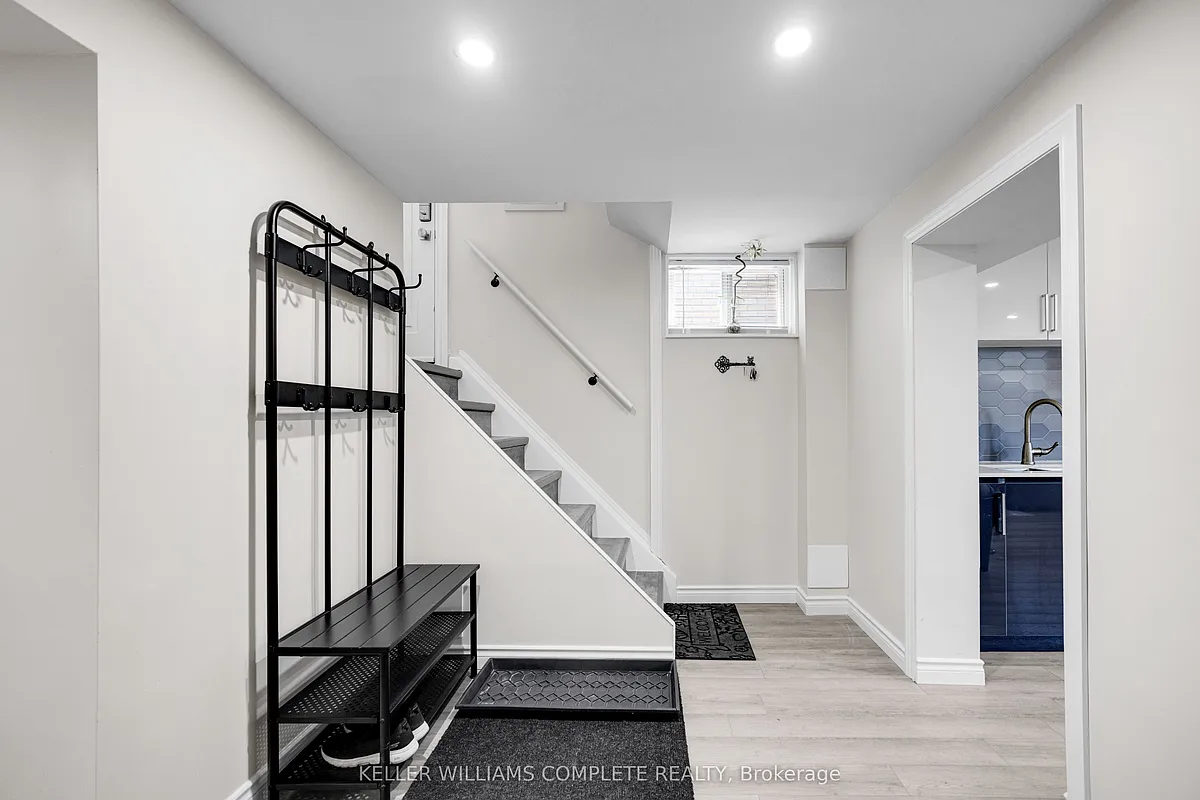 Building Photo - 38 Birgitta Cres #2