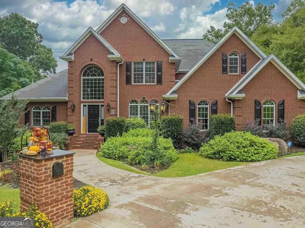 1818 Stoney Crest Dr, Elberton, GA 30635