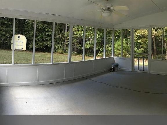 3rd image of 115 Treillage Ln