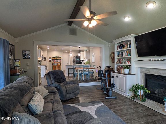 5th image of 1302 Pinehurst Dr
