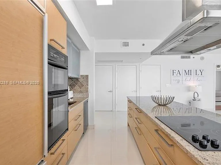 1830 Ocean Dr #CU-1101 — Photo 6