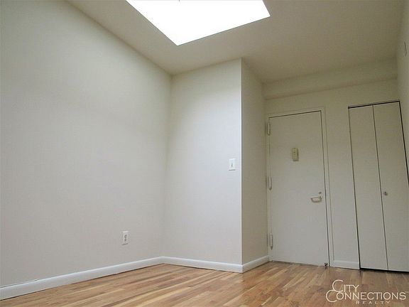 4th image of 424 W 53rd St APT 4C