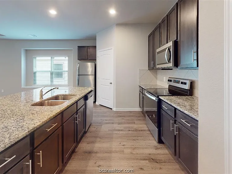 5789 Cerrillos Dr — Photo 2