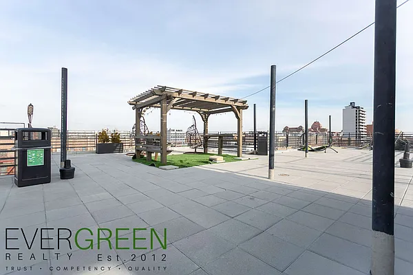 Rented by Evergreen Apartments BK | media 13