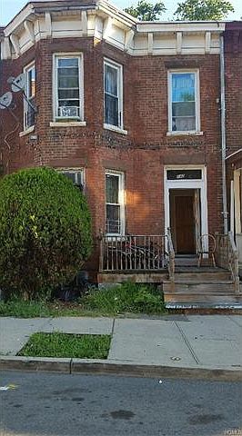 1st image of 142 Renwick St