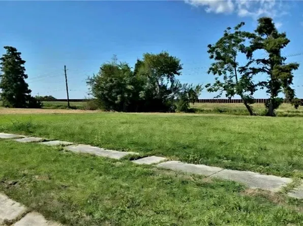 8421 Hermitage Dr, Chalmette, LA 70043