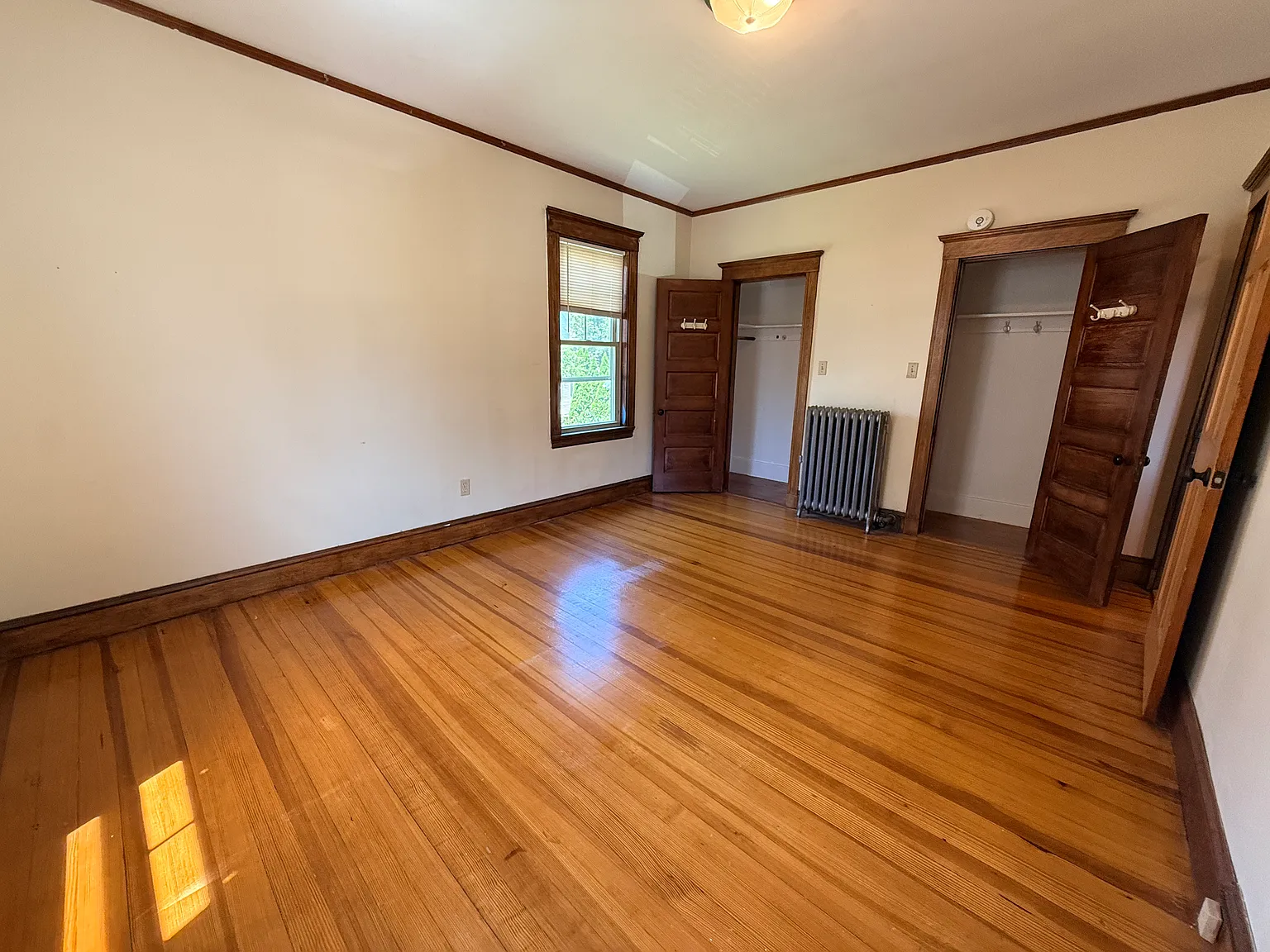 3 bed, 1.0 bath, 1230 sqft, $3,300 — Photo 4