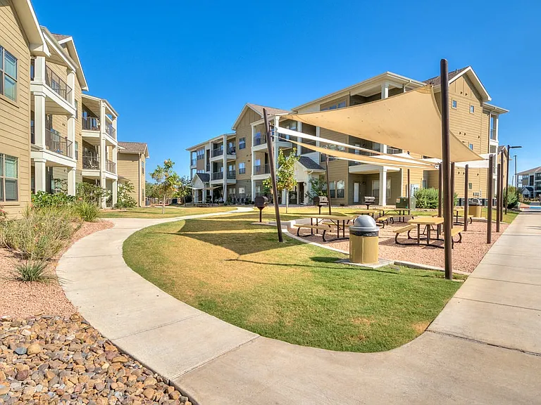 La Contessa Apartments — Photo 7