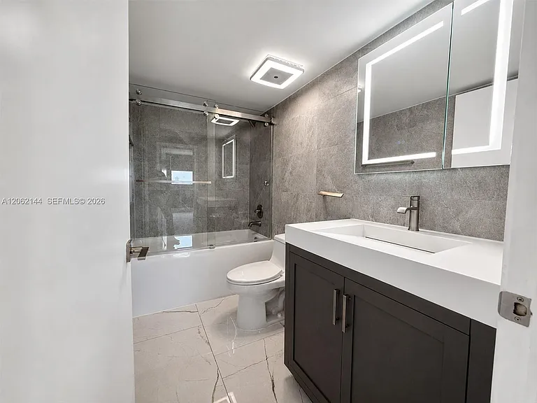 290 174th St #1005 — Photo 8