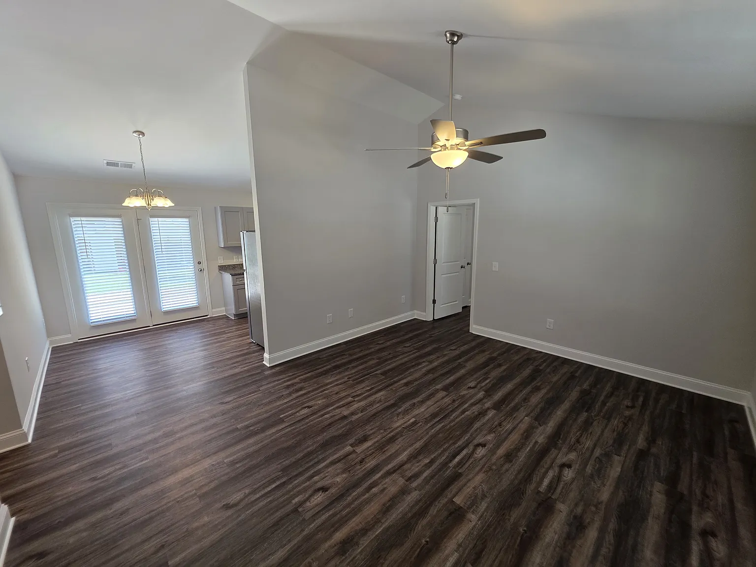 3 bed, 1080 sqft, $1,695 — Photo 3