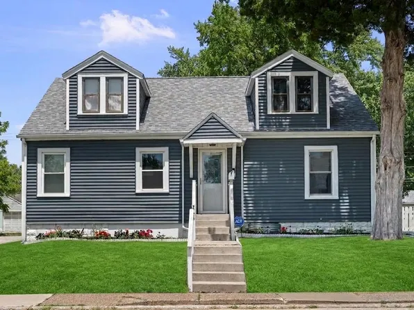 2726 Central Ave, Bettendorf, IA 52722