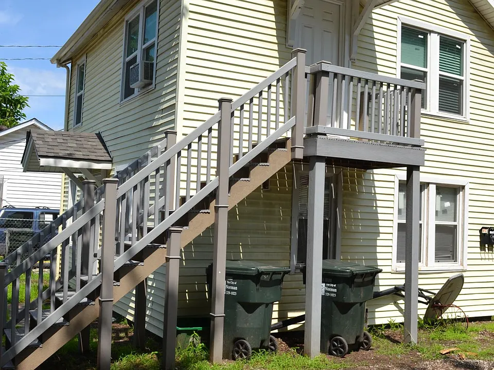 319 Keith St