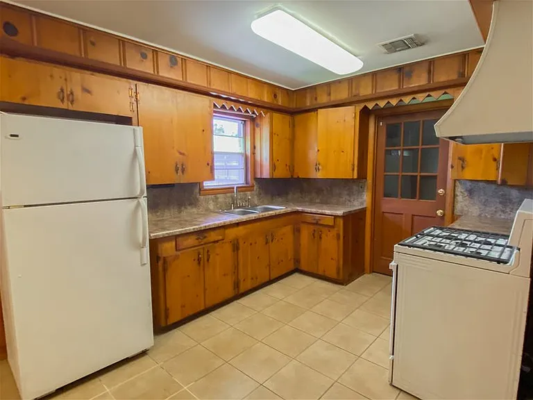 232 Arlington Dr — Photo 8