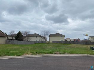 917 N Snowberry Ave, Brandon, SD 57005