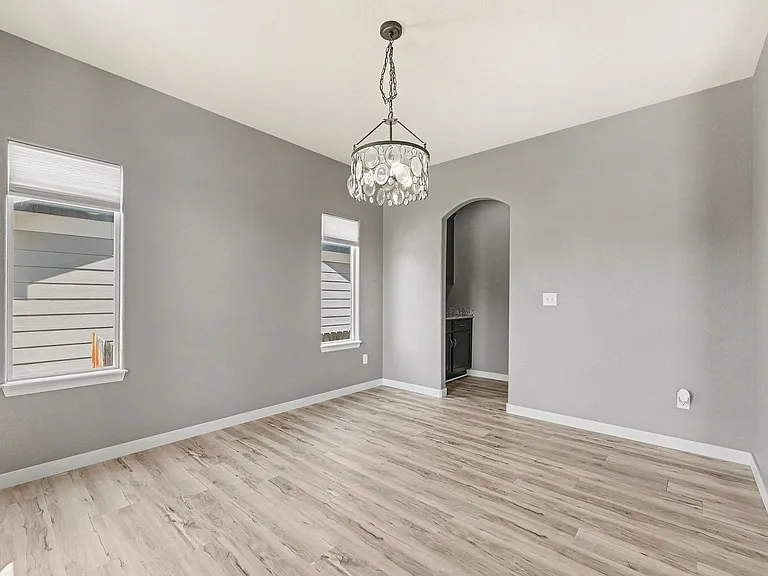 2721 Bridle Dr — Photo 3