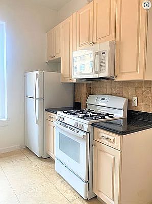 2nd image of 77 W 85th St APT 6A