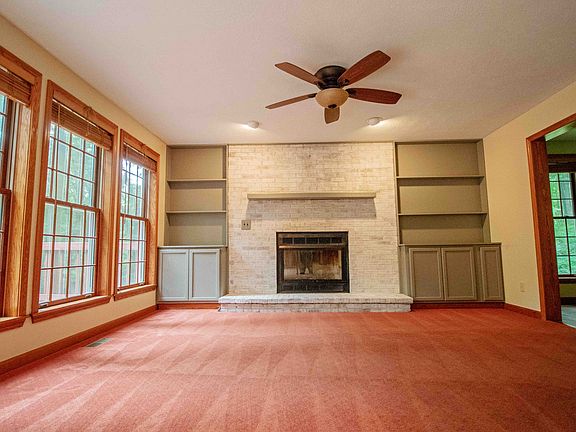 5th image of 12 Scenic Woods Dr