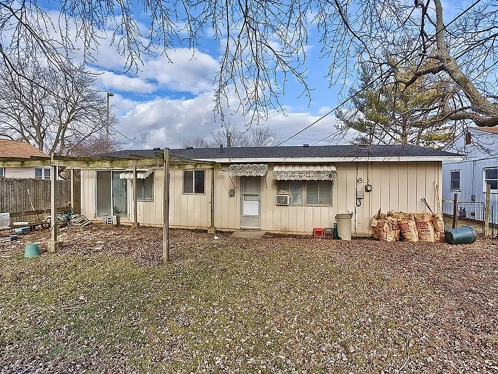 1005 Philo Rd photo 1