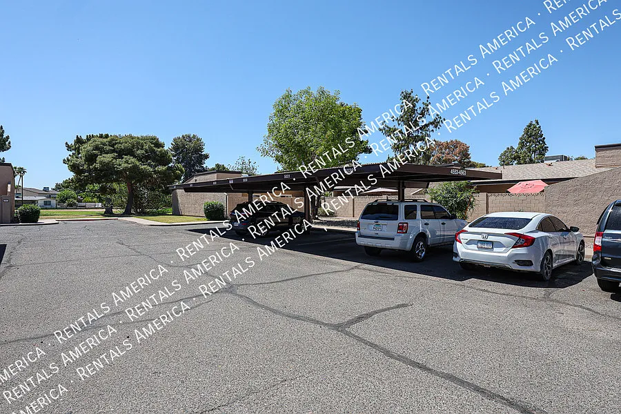 Amazing 2 BR / 2 BA North Glendale Townhome off Bellair Golf Park — Photo 3