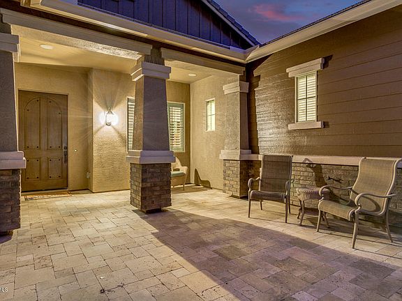 4th image of 2456 E Orleans Dr