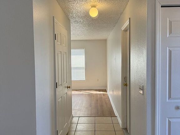 5th image of 1902 Huron Way