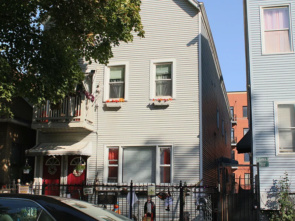 2834 W Fletcher St #2R