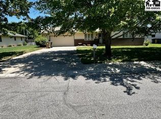 2604 Rambler Rd, Hutchinson, KS 67502