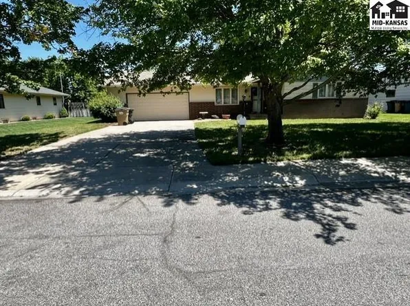 2604 Rambler Rd, Hutchinson, KS 67502