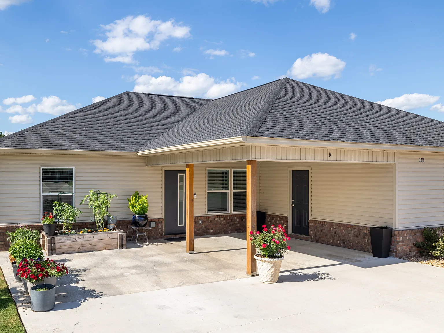 Shady Heights - C 154A — Photo 1