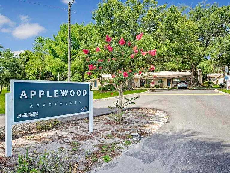 Applewood Apartments — Photo 23