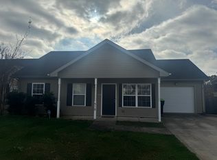 518 Oakmont Dr, Clarksville, TN 37042