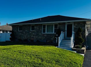 2202 W Huntington Dr, Wilmington, DE 19808