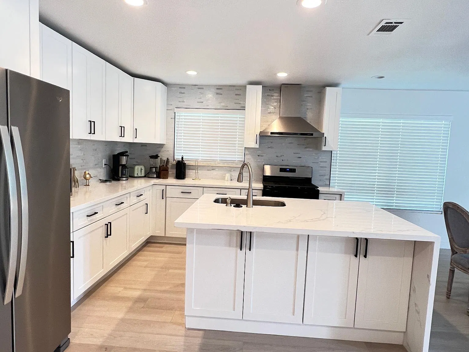 730 Amador Cir — Photo 4