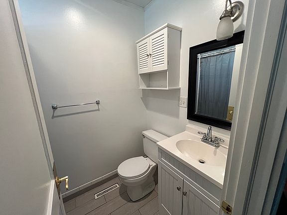 2nd image of 2805 Arendell St #A