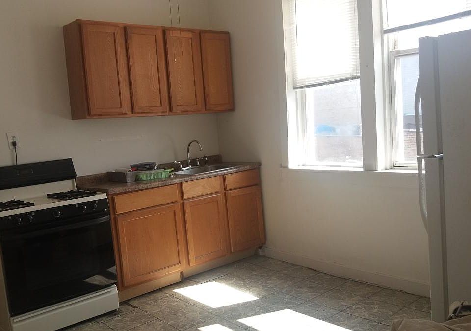 2nd image of 2627 W Division St #3R