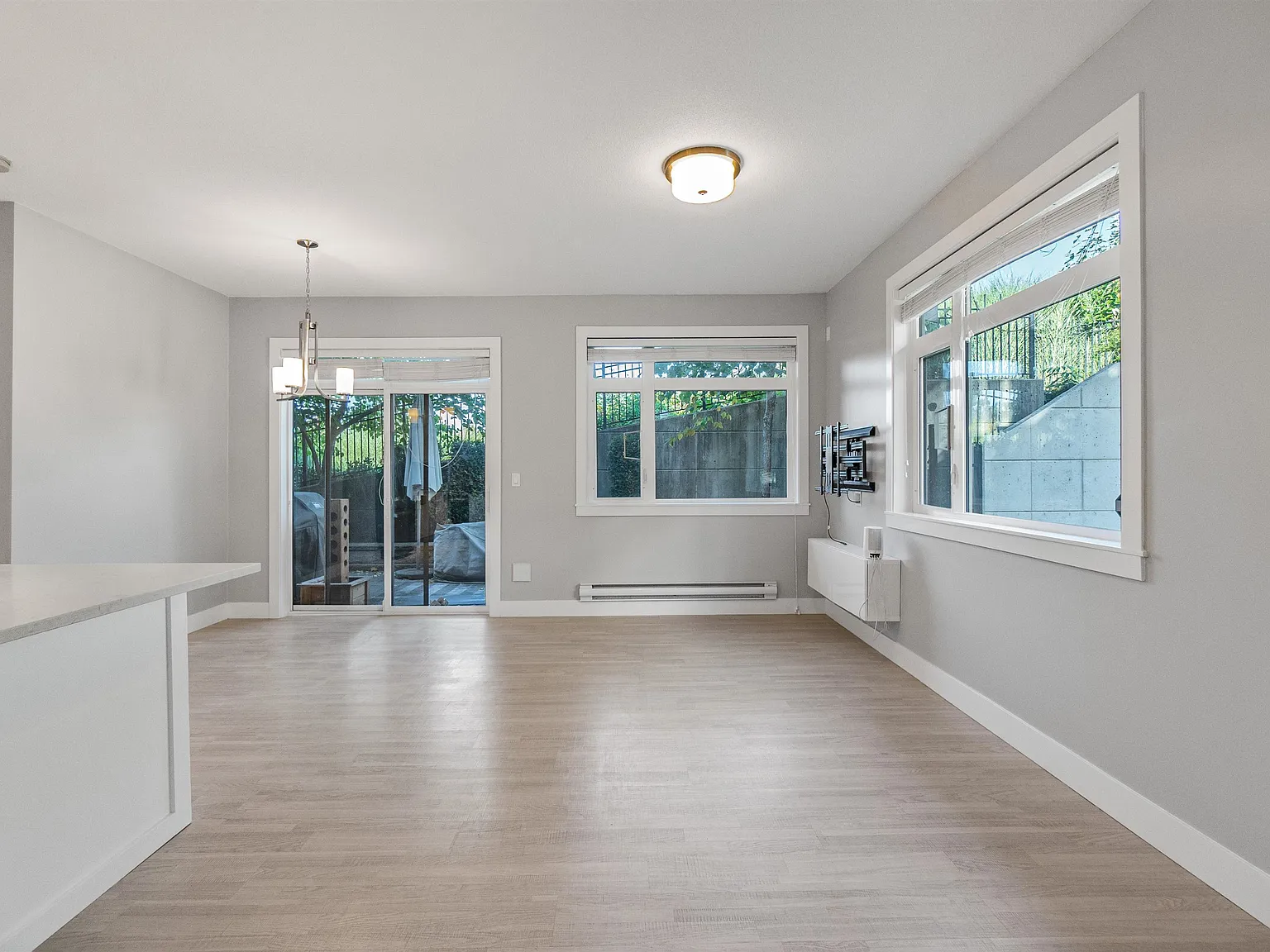 3 bed, 1218 sqft, $3,600 — Photo 3