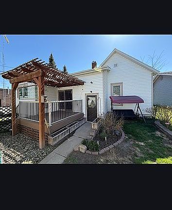 3rd image of 315 2nd St SE