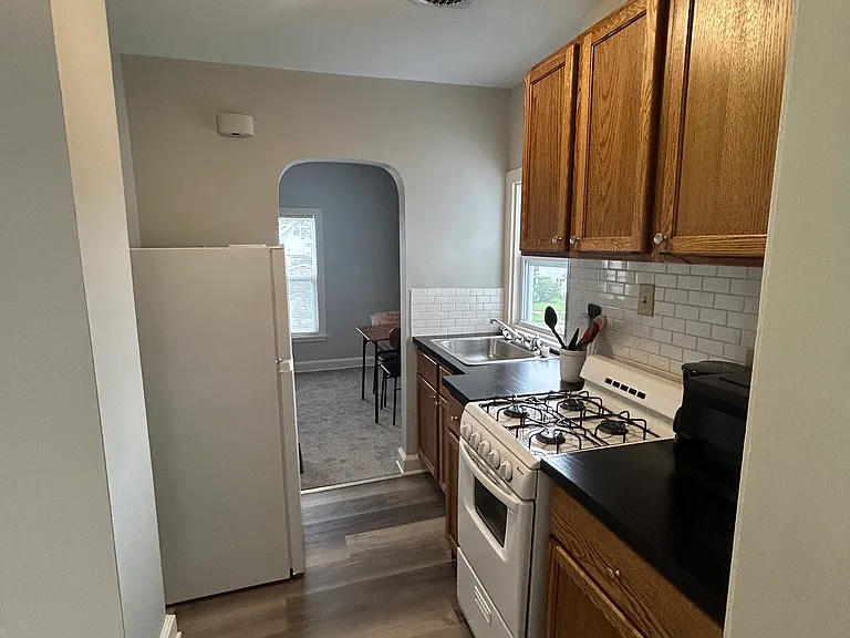 1746 B Ave NE — Photo 5
