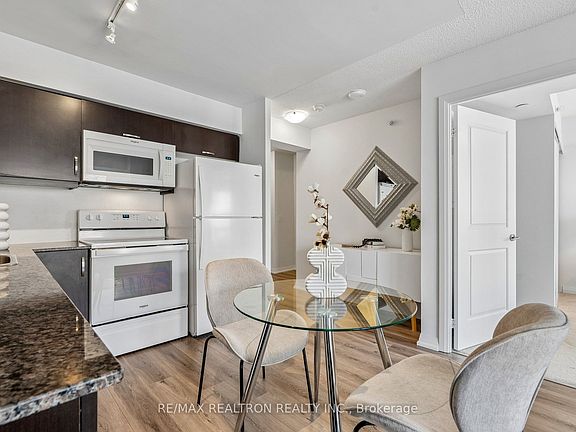 3rd image of 30 Meadowglen Pl #1503