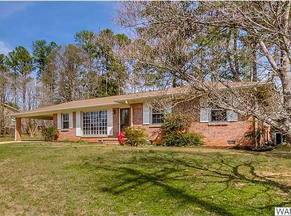 3rd image of 3701 Diamond Ln
