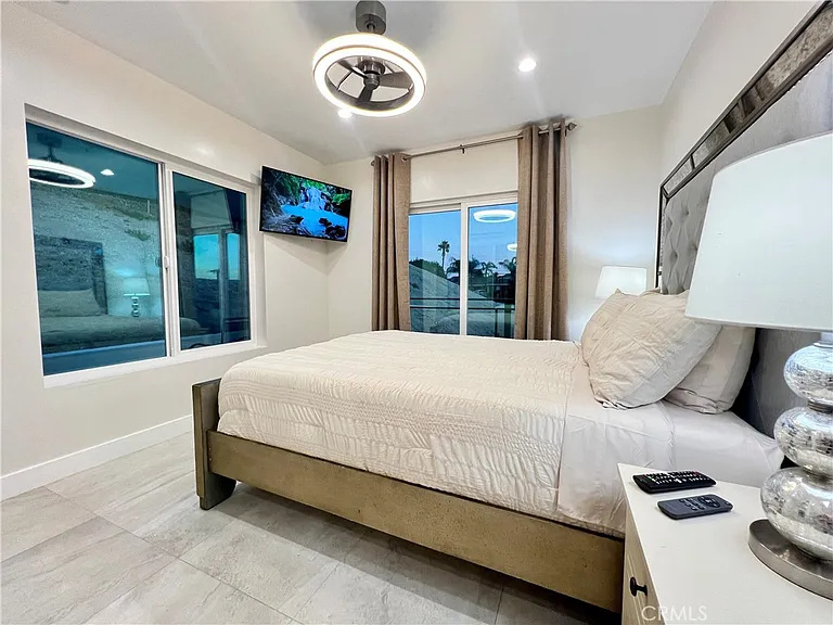 23443 Balmoral Ln — Photo 17