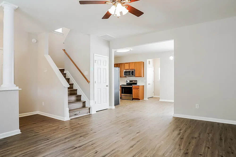 3 bed, 2.5 bath, 1543 sqft, $1,755 — Photo 4