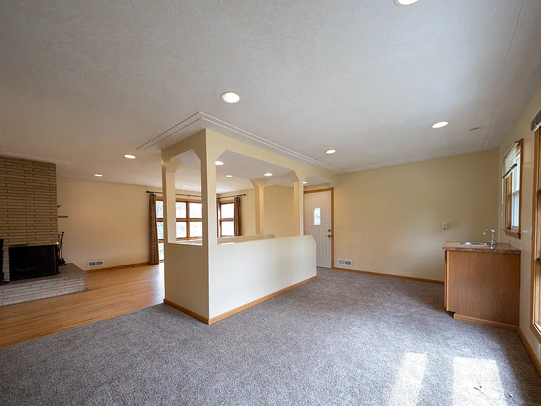 1140 Evergreen Ln N — Photo 7