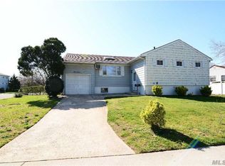 19 Flower Rd, Valley Stream, NY 11581