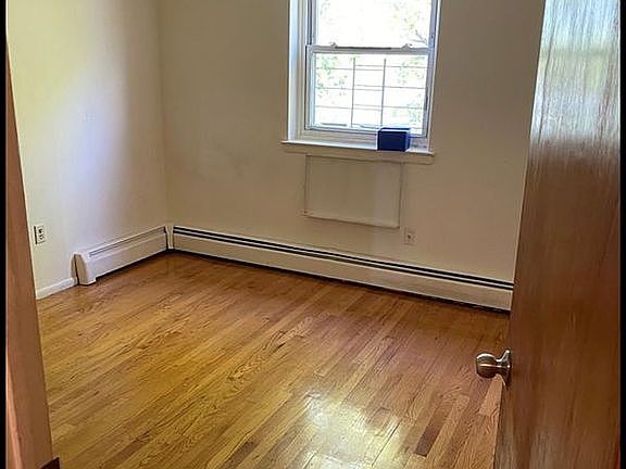 3rd image of 609 Hollywood Ave
